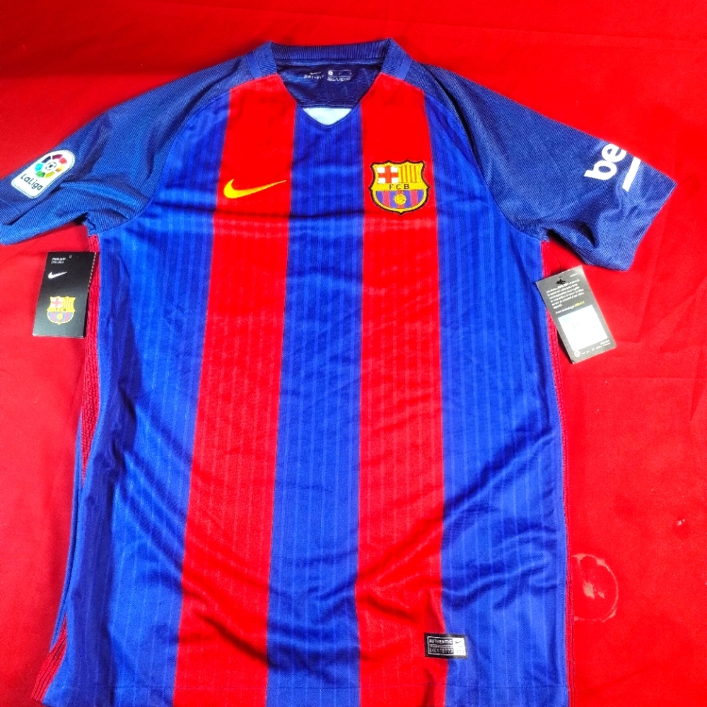 BARCELONA 2016 2017 HOME SHIRT JERSEY NIKE 776850-481 - Medium - Brand New